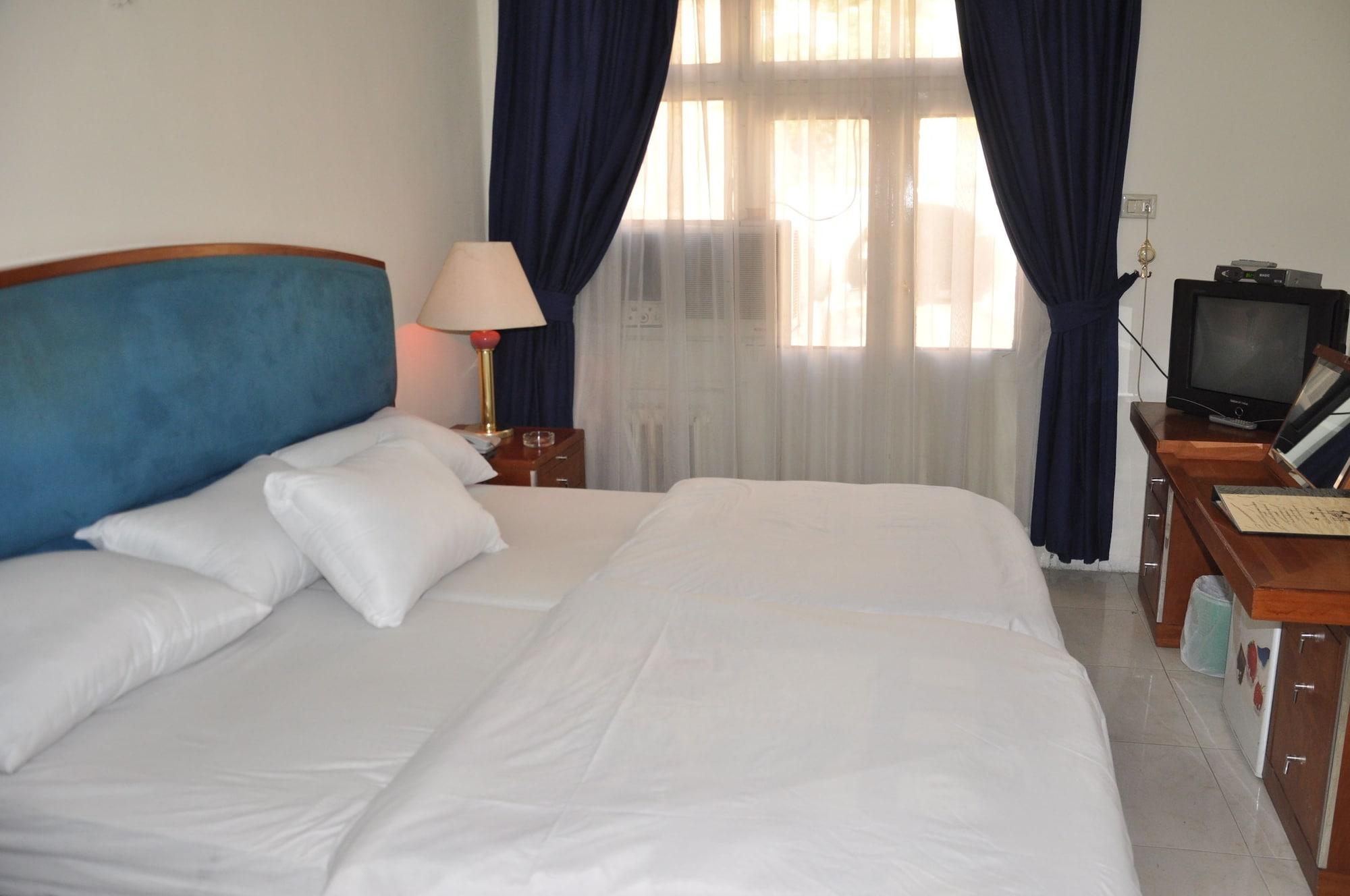 New Park Hotel Amman Buitenkant foto